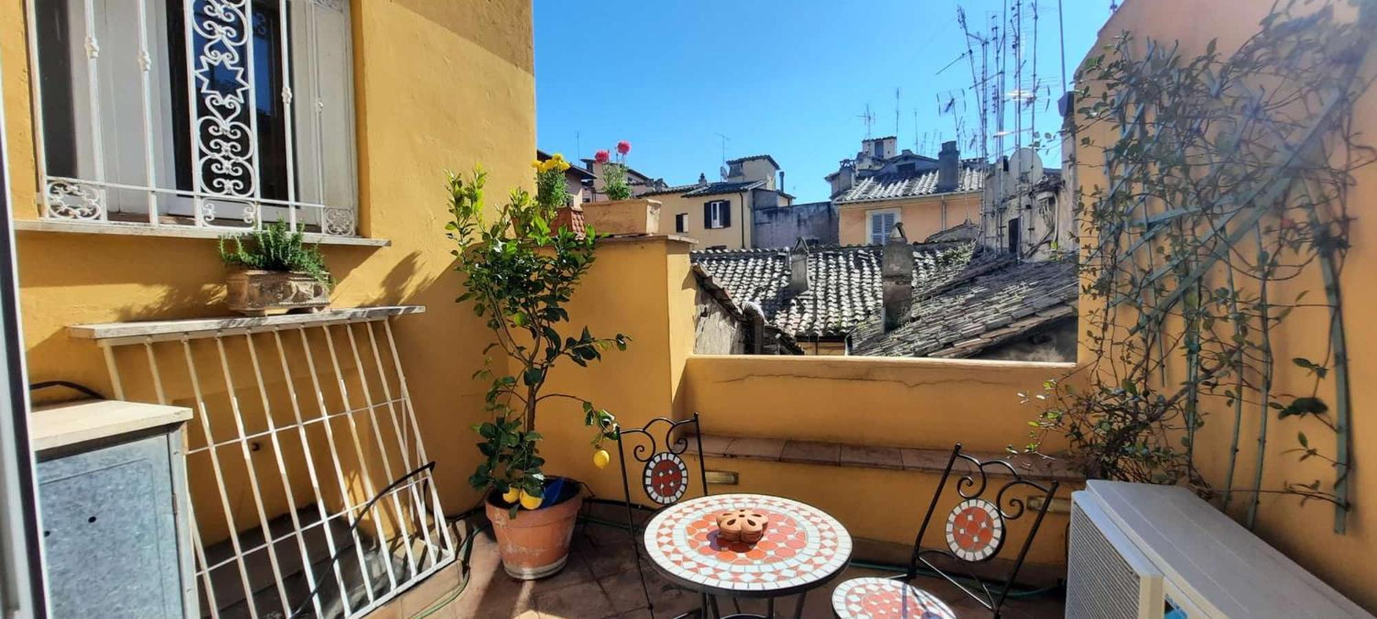 Stunning Campo De Fiori With Terrace Apartment